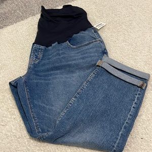 NWT- Old Navy Maternity - 16 short. Boyfriend jeans